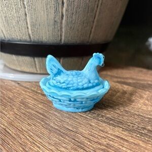 #132 Waterloo Boyd Glass Chick Salt Hen On Nest